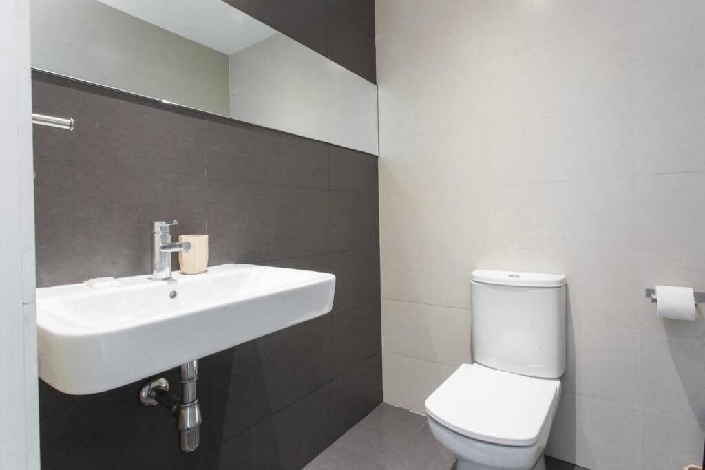 4Bedroom Apart With Balcony In Las Ramblas 3-2 Barcelone Extérieur photo